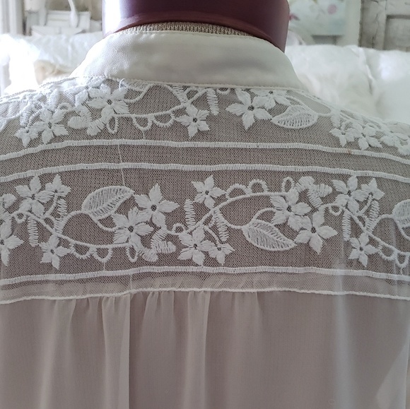 Beautiful cream blouse with lace - Picture 6 of 7